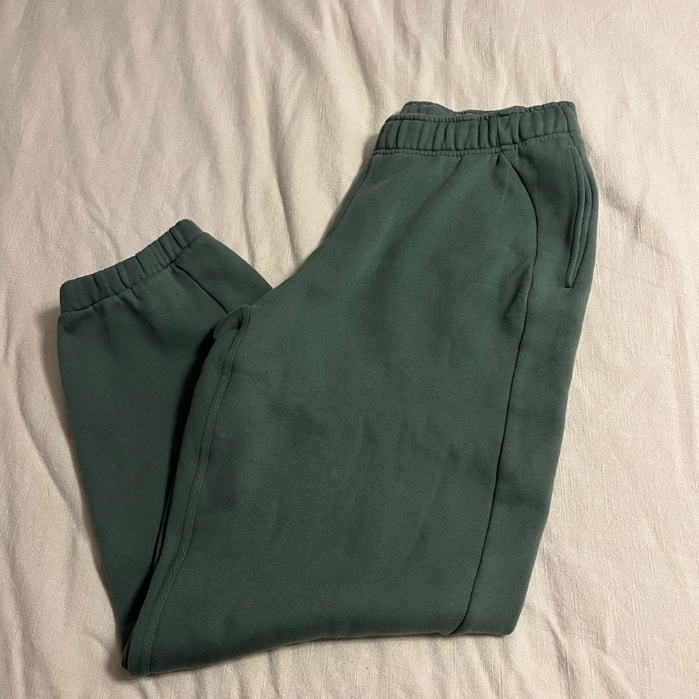 LIKE NEW Lululemon Scuba Sweat pant joggers, size M, Grey Eucalyptus